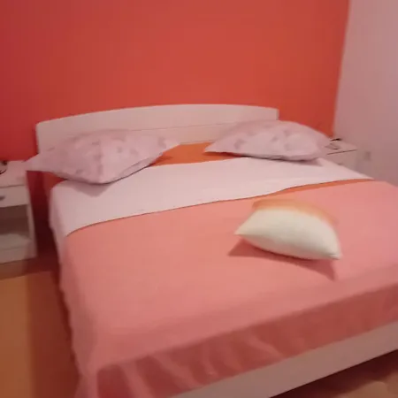 Ana Buratovic 아파트